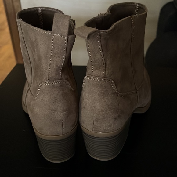 Old navy booties - size 8.5 - tried on but not worn - Picture 2 of 5